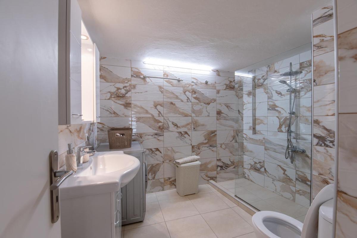 Marina Zeas Classyhub - Housity