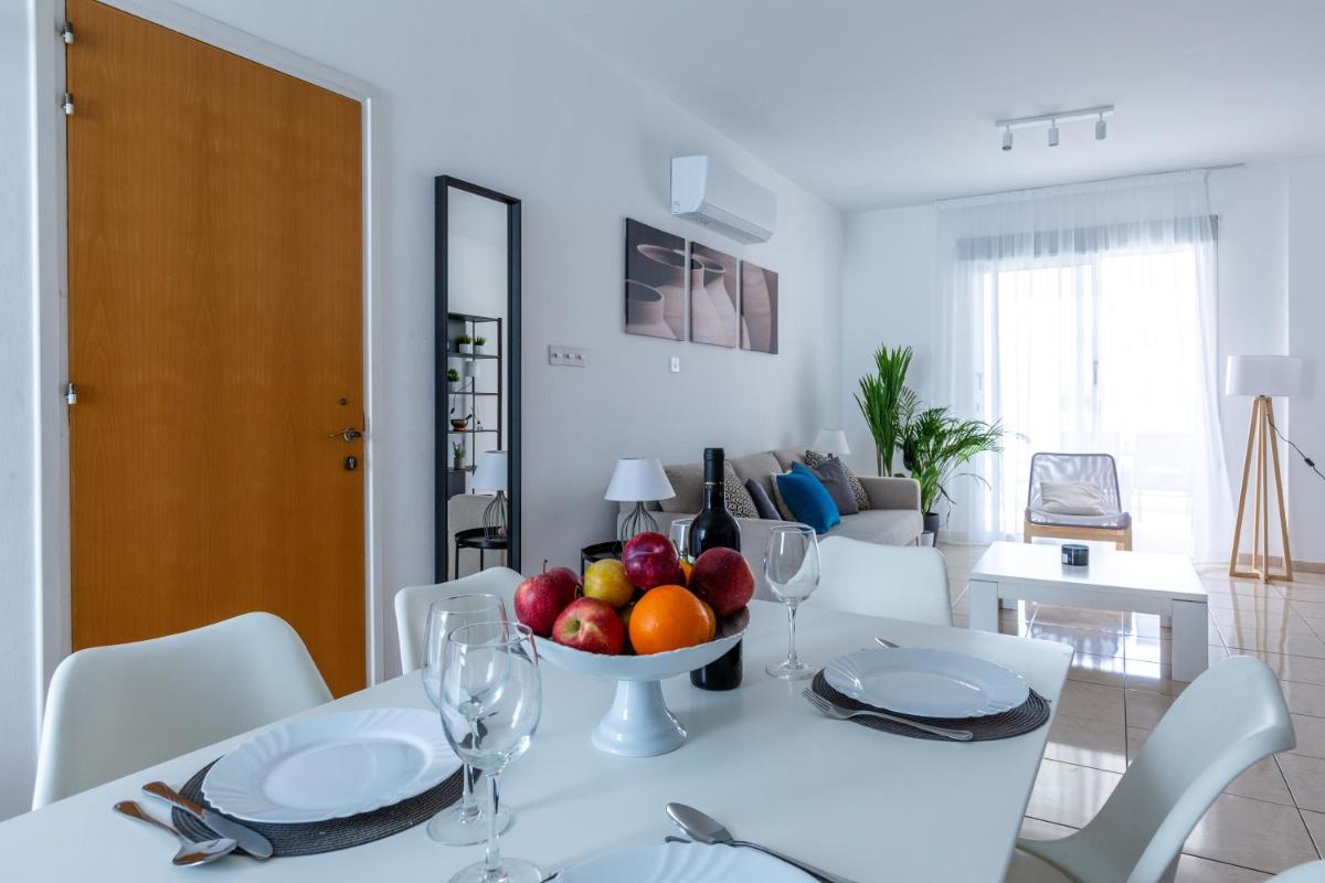 Beautiful 2 bed apartment with great views in Paphos - Housity