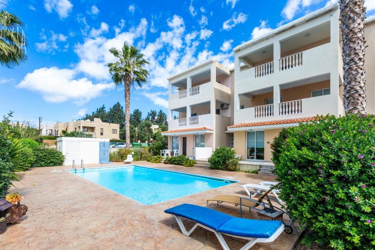 Beautiful 2 bed apartment with great views in Paphos - Housity