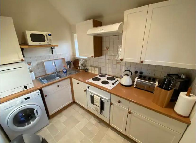 A charming cottage in a beautiful setting. - Housity