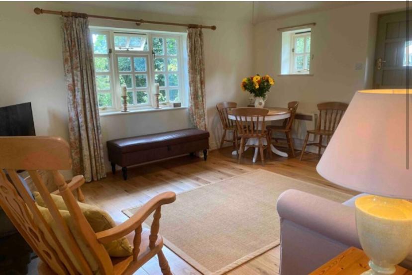 A charming cottage in a beautiful setting. - Housity