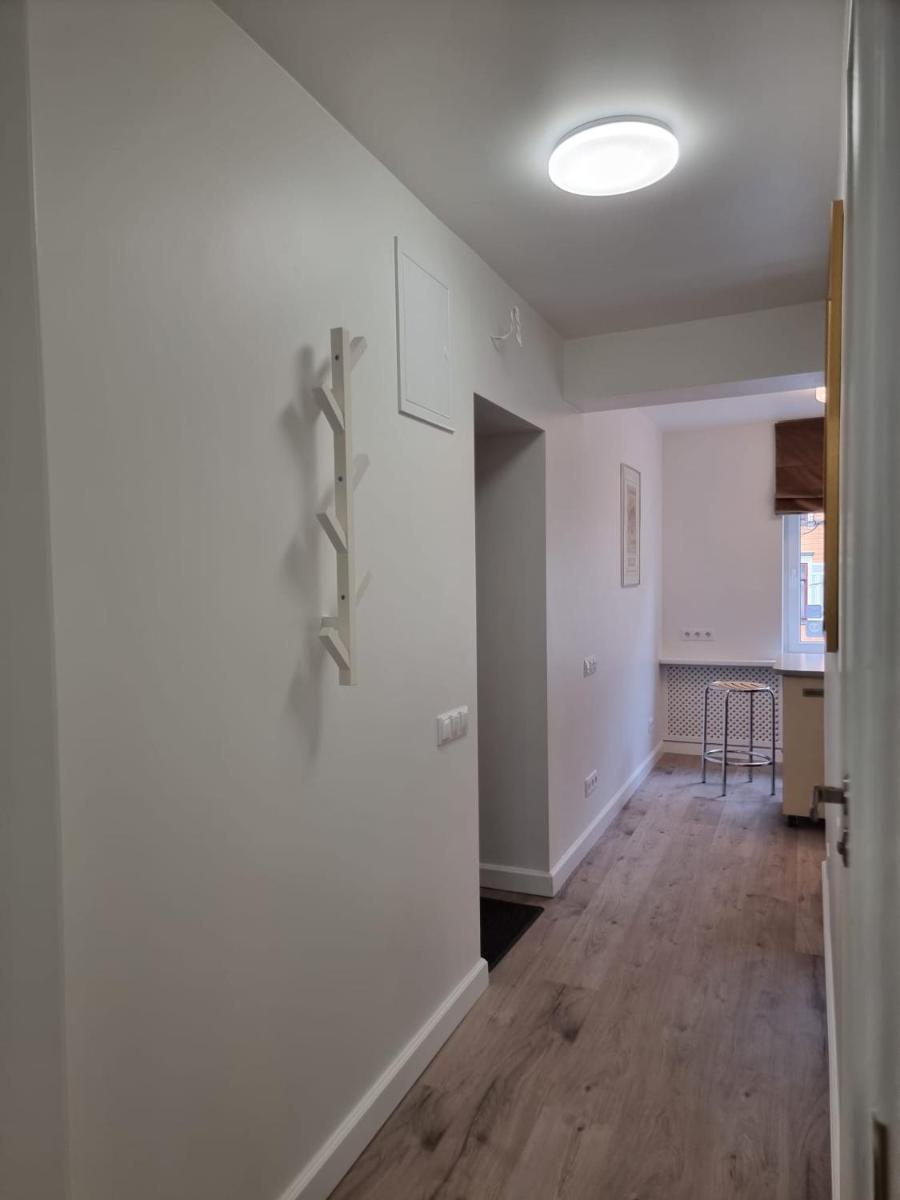 City Inn Riga Apartment, new renovated in Quiet center with balcony with parking - Housity