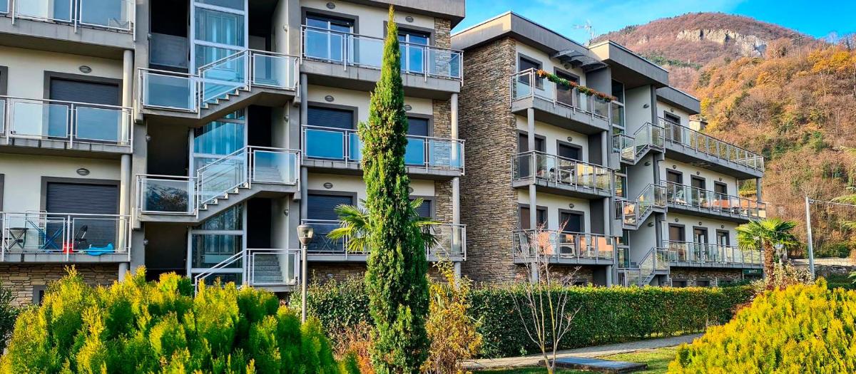 Residence Alessandra Supervacanza House - Domaso - Housity