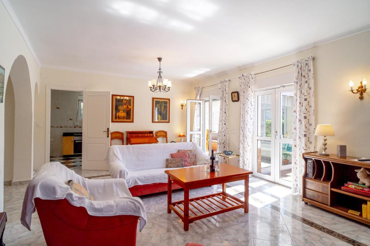 Villa Sevilla Casasol - Housity