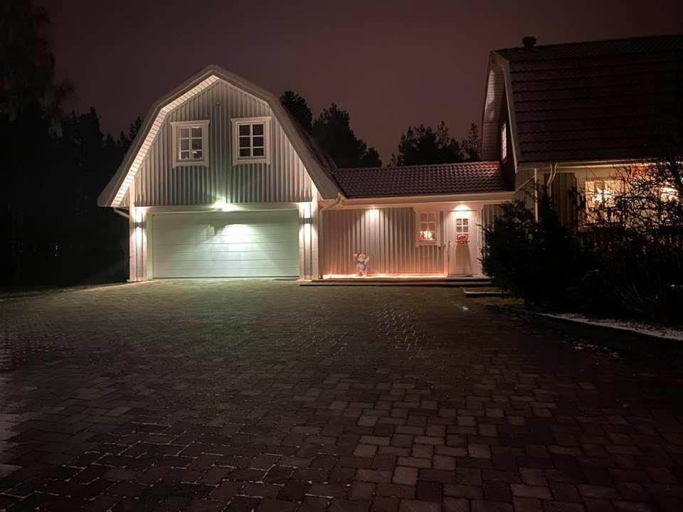 Dr Åsa Kallfors Järna Bed & Breakfast w Garden, near Golf, Lakes, the Baltic Sea, Forest Trails & Nature, Stockholm - Housity