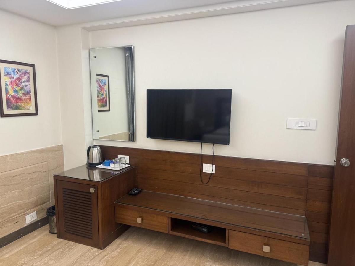 Hotel Luxury Resident - Banjara hills city view with complimentary breakfast - Housity