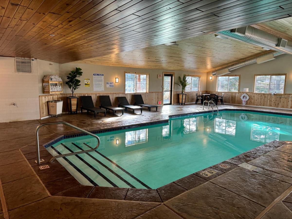 Crossroads Hotel - Housity