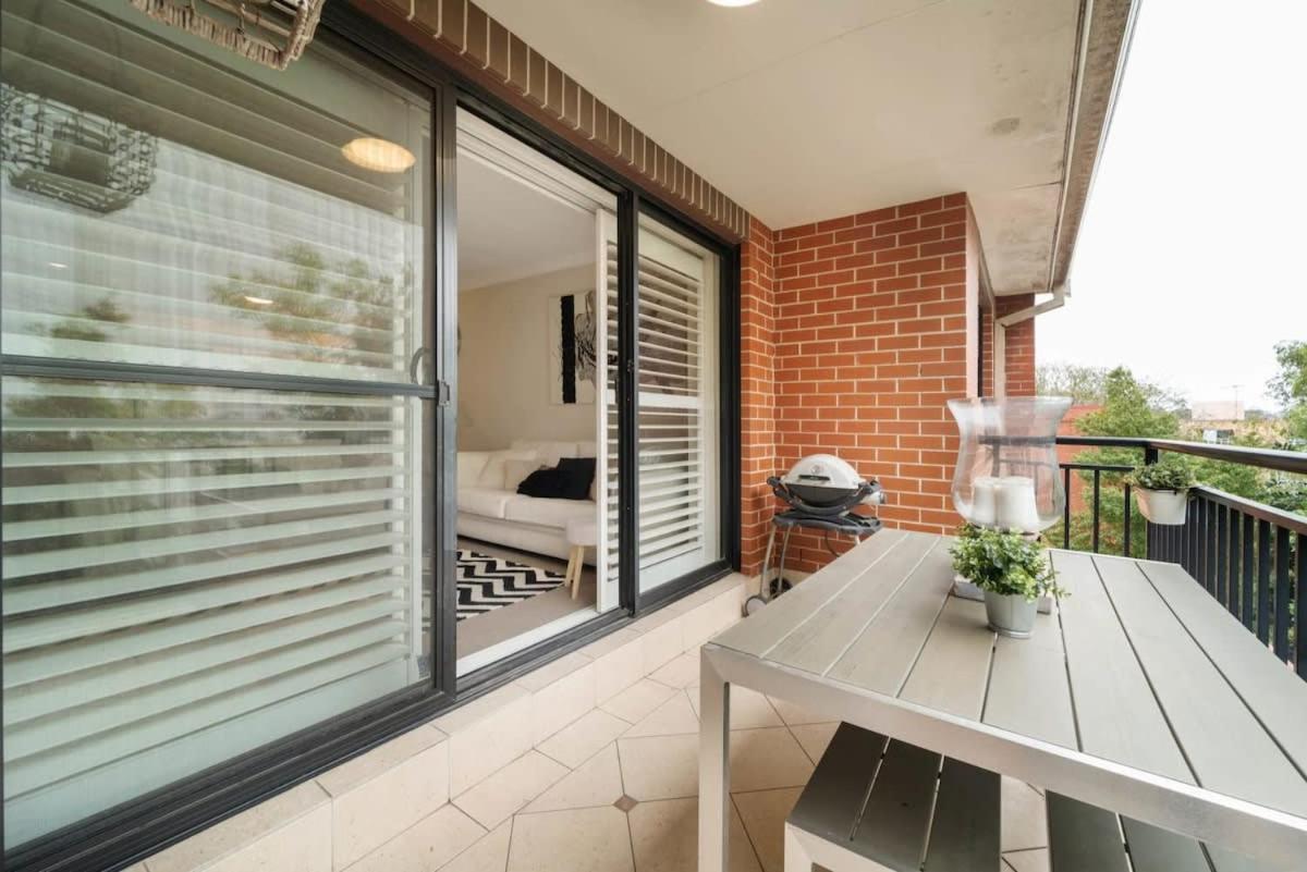 Walk to Coogee Beach Apartment Retreat - Housity