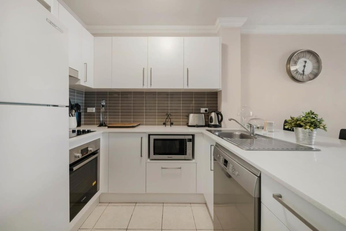 Walk to Coogee Beach Apartment Retreat - Housity