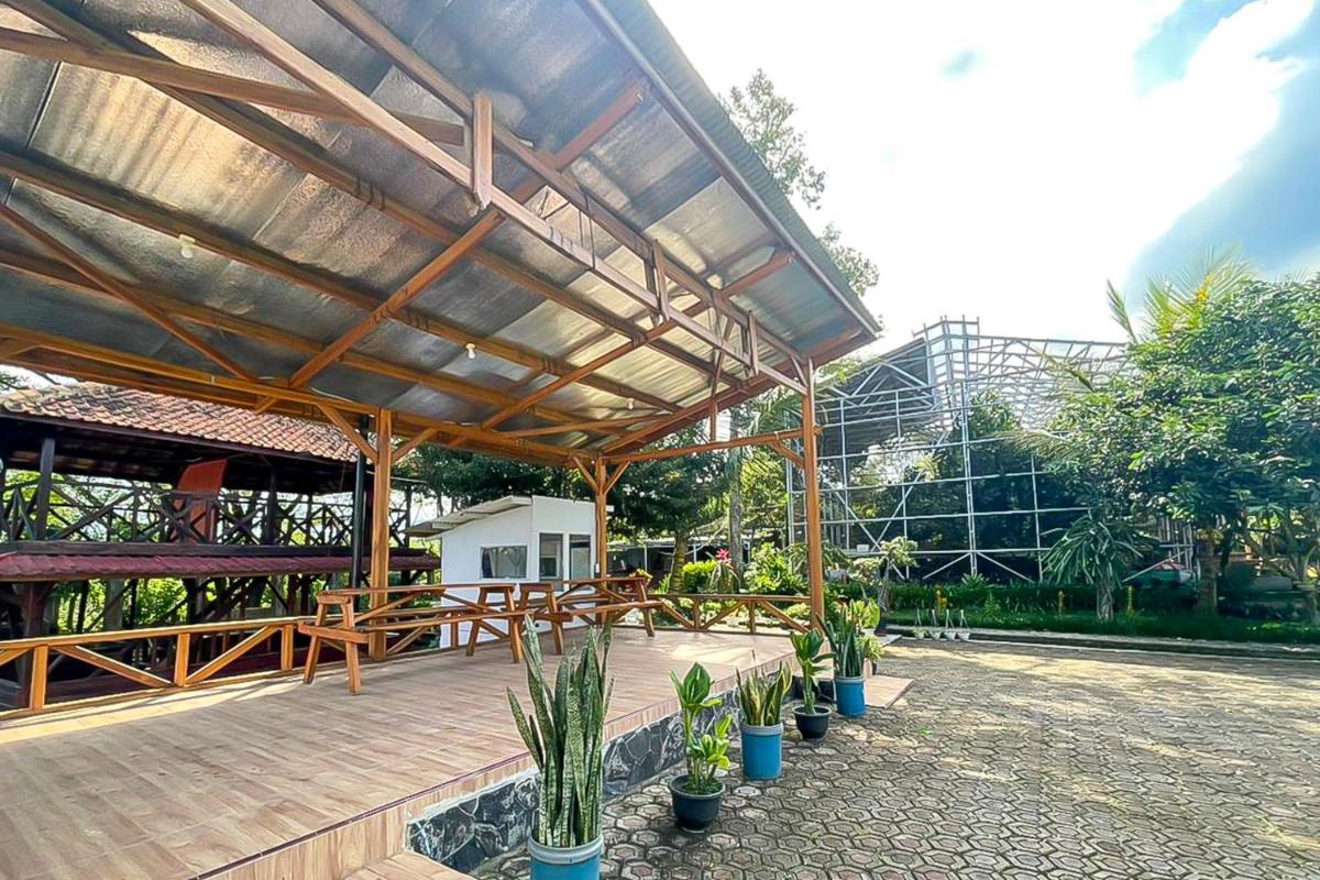 Urbanview Hotel Kusuma Garden Cianjur - Housity