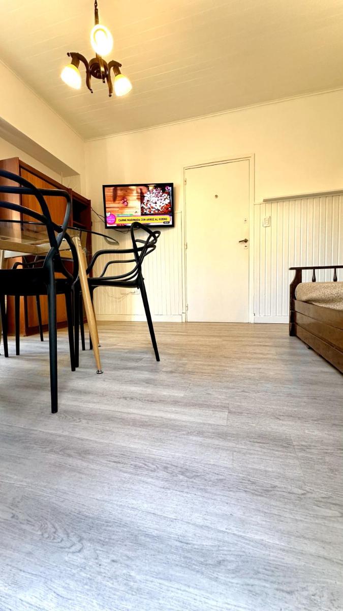 Cálido dpto de 2 ambientes con parrilla y cochera en zona residencial de Punta Mogotes - Housity