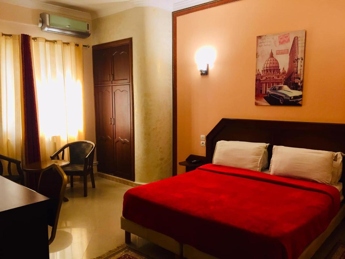 Hotel Les Ambassadeurs - Housity