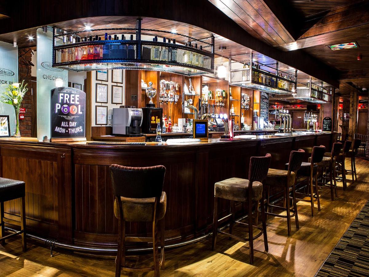 The Commercial Hotel - Housity