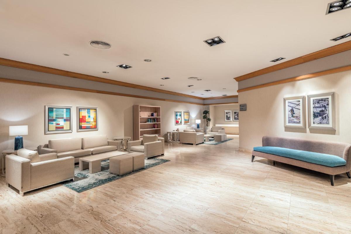 Uma área de estar em Sesimbra Oceanfront Hotel - Preferred Hotels and Resorts