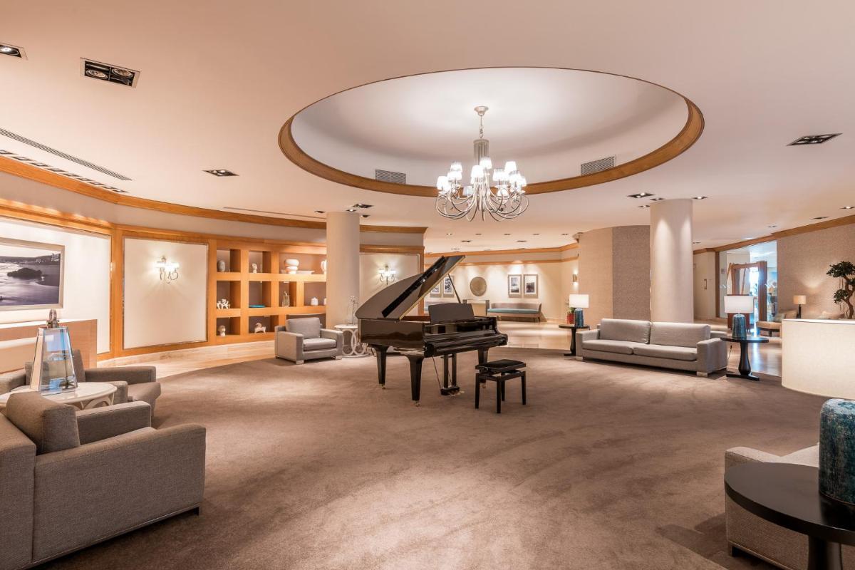Uma área de estar em Sesimbra Oceanfront Hotel - Preferred Hotels and Resorts