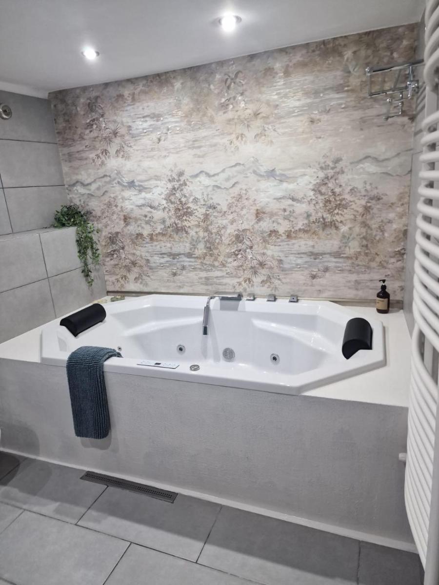 For You Apartments Gold & Silver - Housity