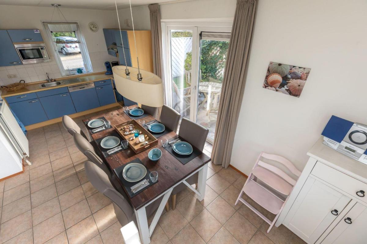 Villa-Meerchen-Villa-mit-ueberdachter-Terrasse-800m-vom-Strand-entfernt - Housity