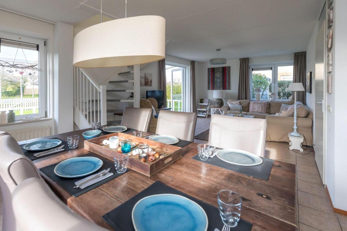Villa-Meerchen-Villa-mit-ueberdachter-Terrasse-800m-vom-Strand-entfernt - Housity