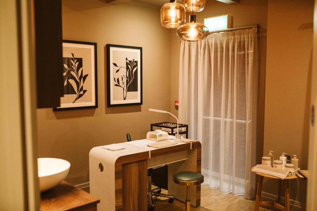 The Hillbrook Hotel - Sherborne - Housity