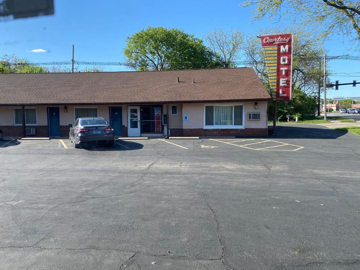 COURTESY MOTEL - Housity