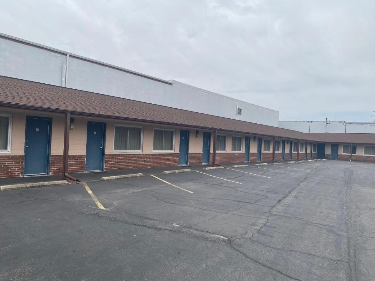 COURTESY MOTEL - Housity