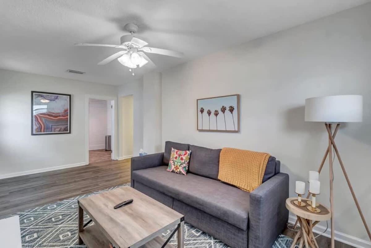 Amazing 1 BR apt - 1 block from Jax Beach! - Housity
