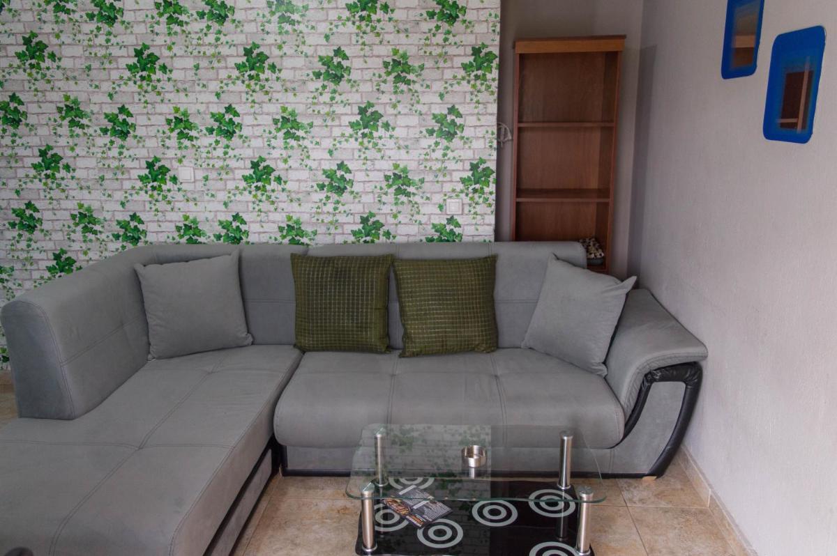 Roses Studios - Housity