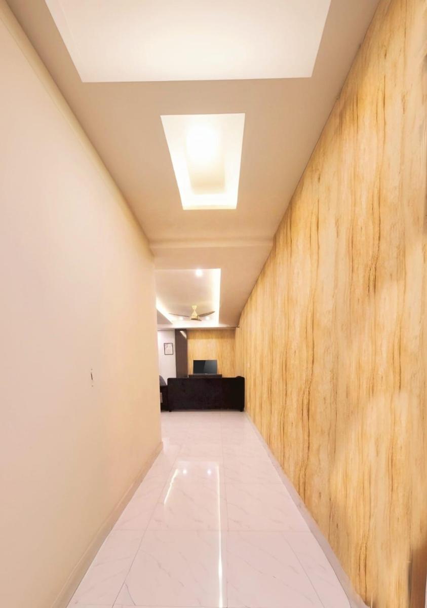 Suitetrails - Eco-friendly 1 Bedroom Apartment facing Eiffel tower
