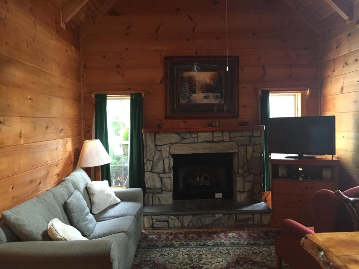Highland Hills Motel & Cabins - Housity
