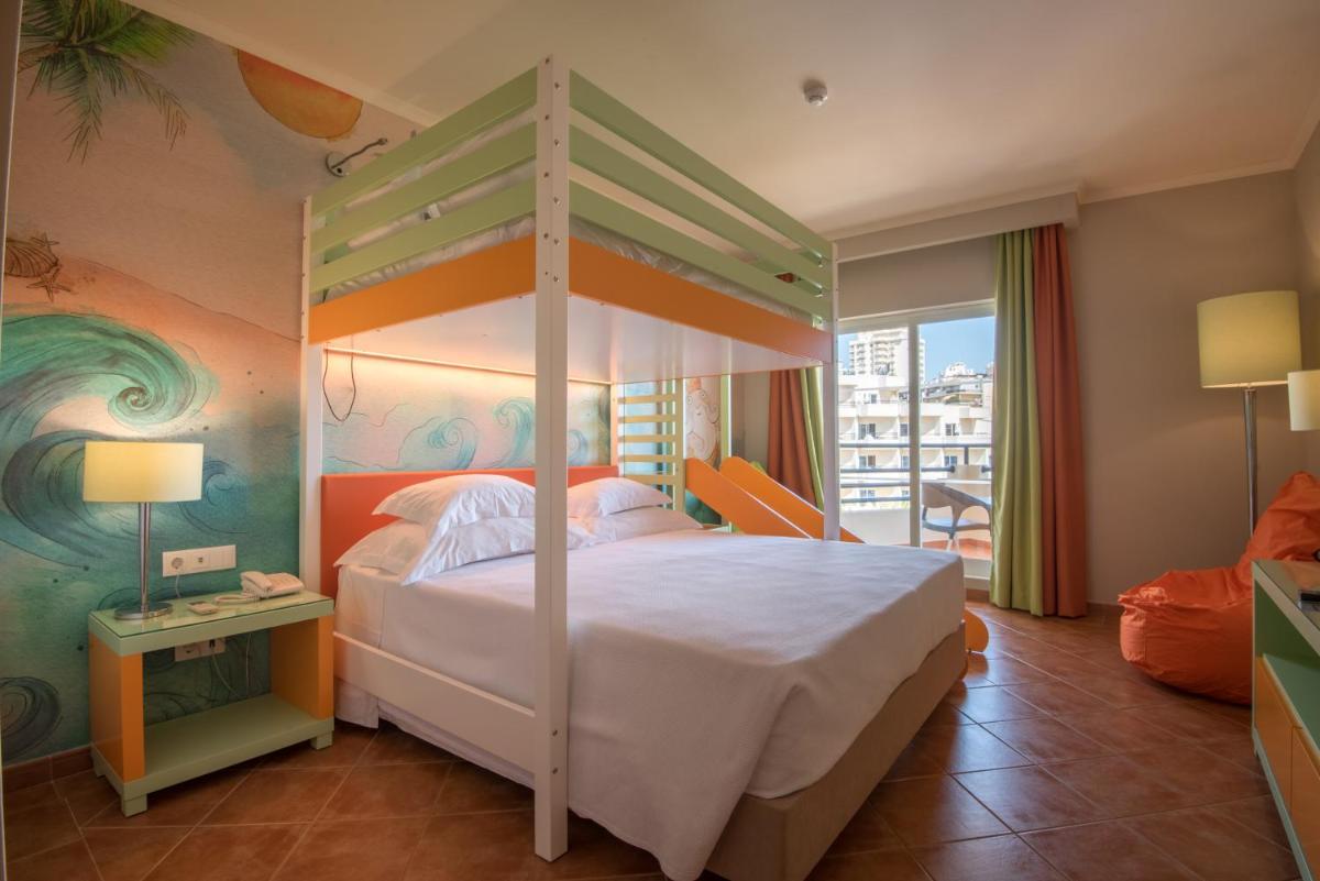 Uma cama ou camas num quarto em Vila Gale Nautico