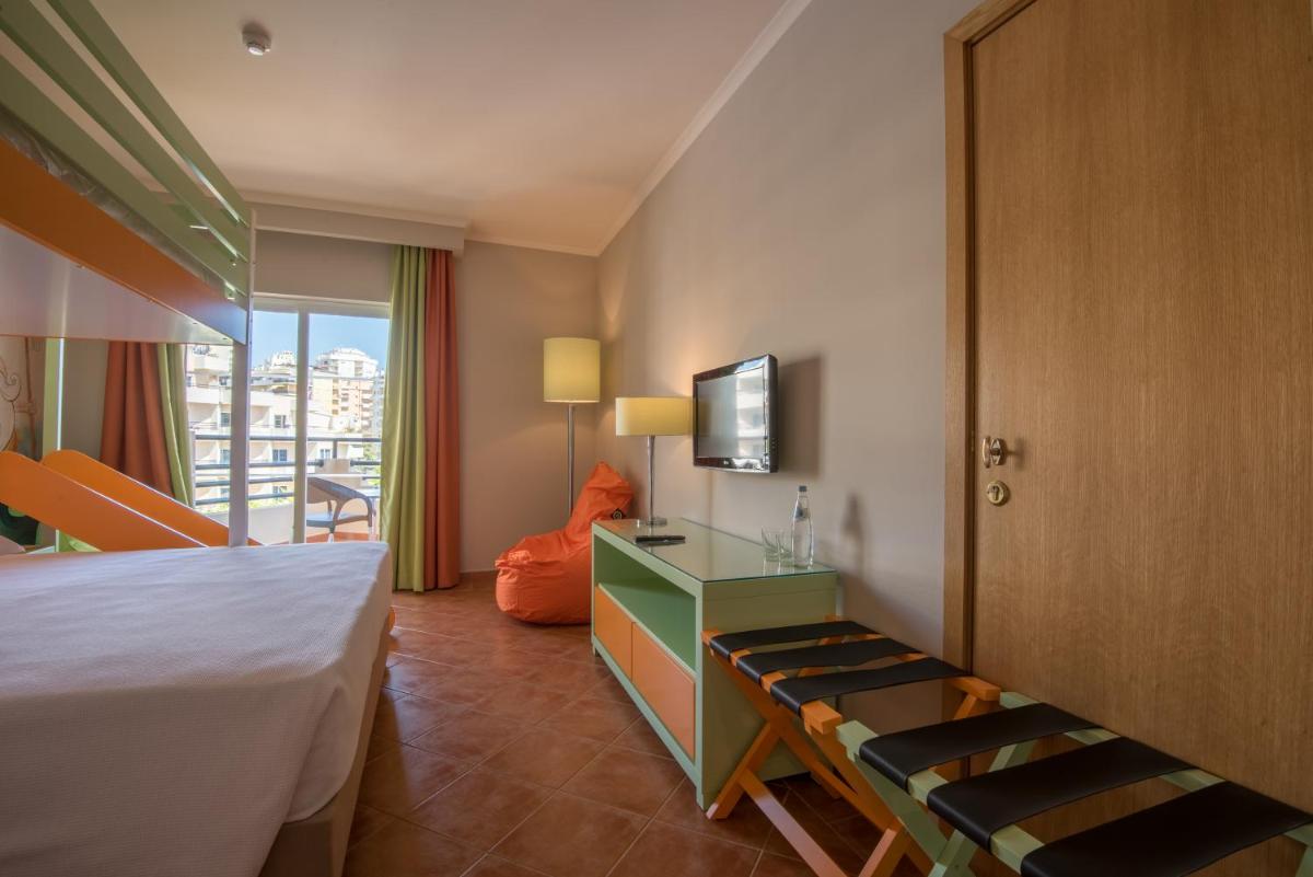 Uma cama ou camas num quarto em Vila Gale Nautico
