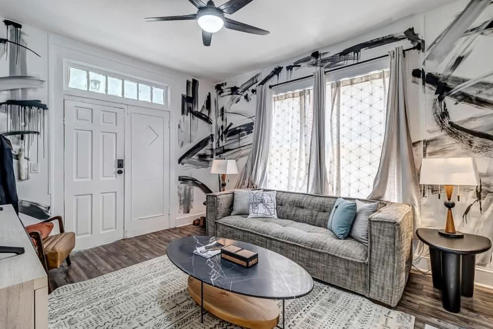 Contemporary Apartment - 5 Min To TIAA Bank Field! - Housity