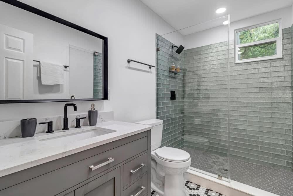 Contemporary Apartment - 5 Min To TIAA Bank Field! - Housity