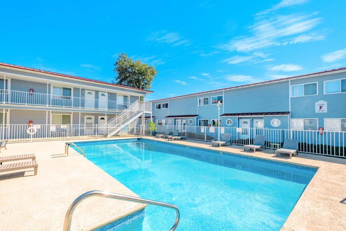 Oak Shores Studio 56 - Housity
