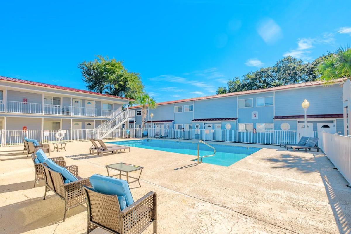 Oak Shores Studio 56 - Housity