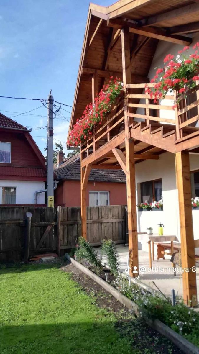 Csicsói Csűrház - Housity