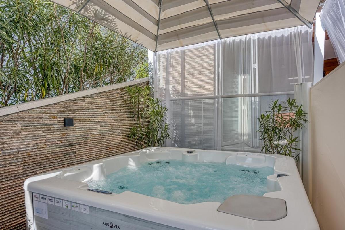 Luxury Apartment with Whirlpool - Housity