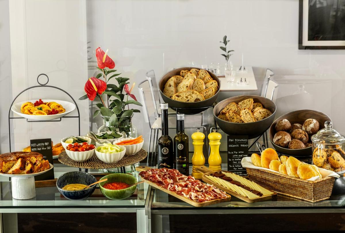 Comida en o cerca de este hotel