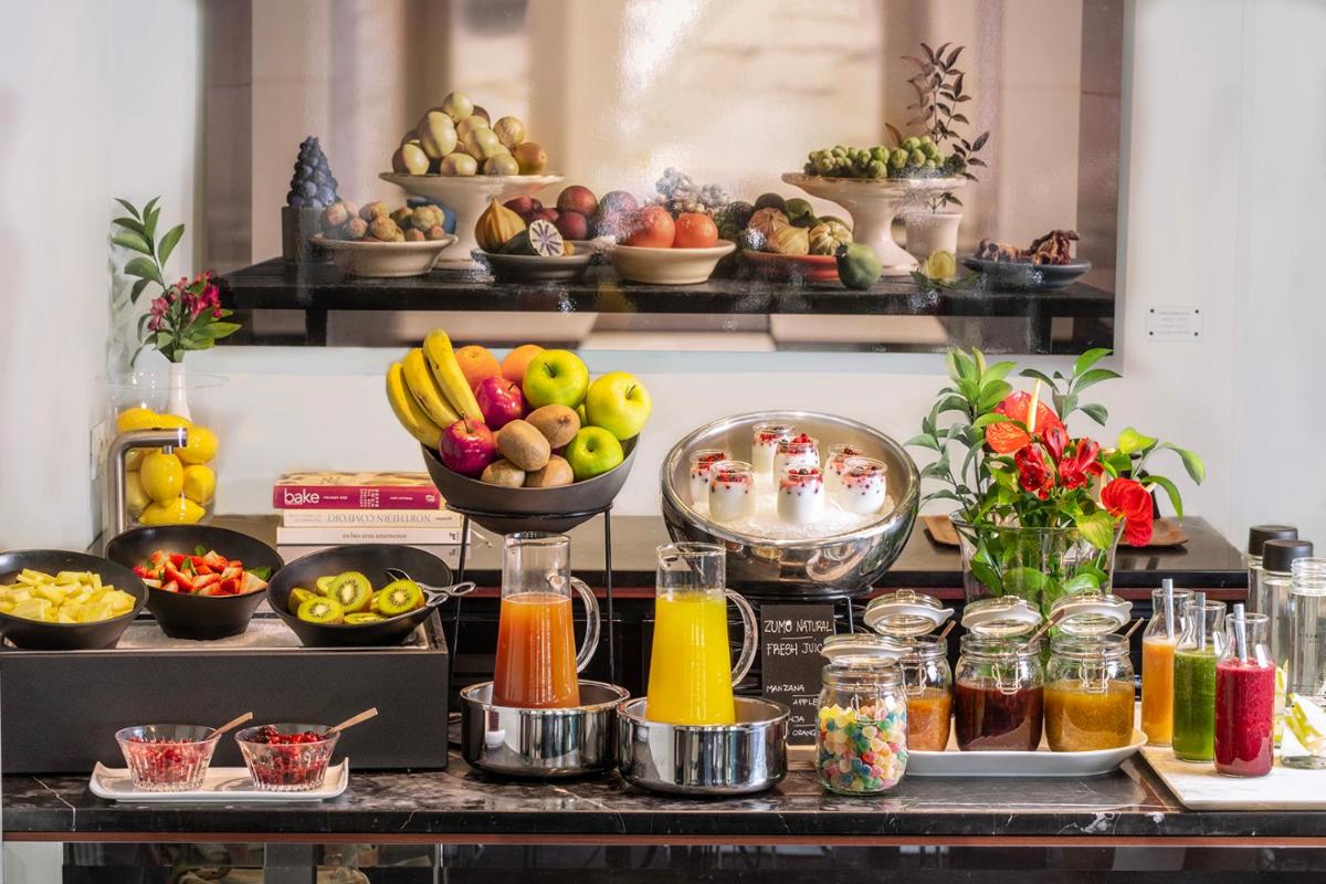 Comida en o cerca de este hotel