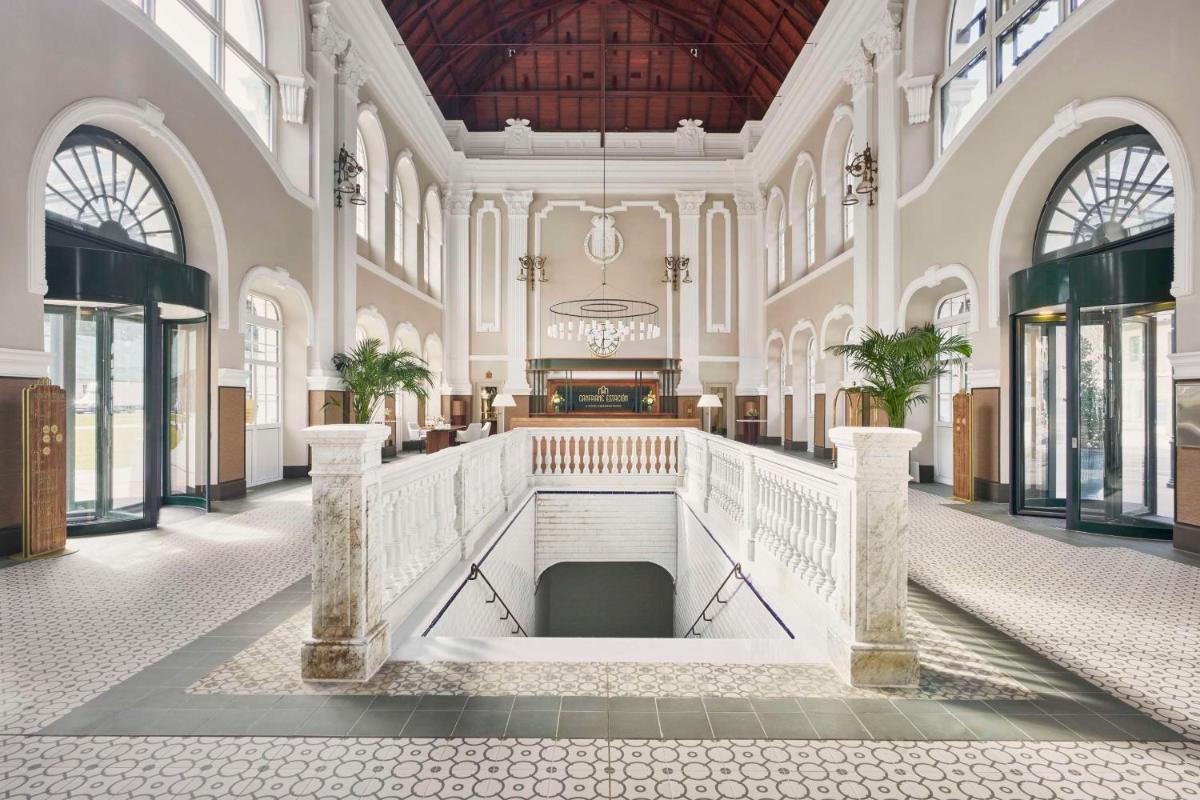 Piscina en o cerca de Canfranc Estación, a Royal Hideaway Hotel - Gran Lujo