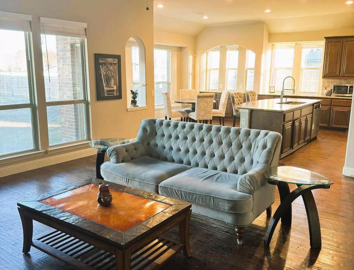Luxurious 4br 3 baths office game room - 85 inch TV - Close to fishing boating and outdoors activities - Housity