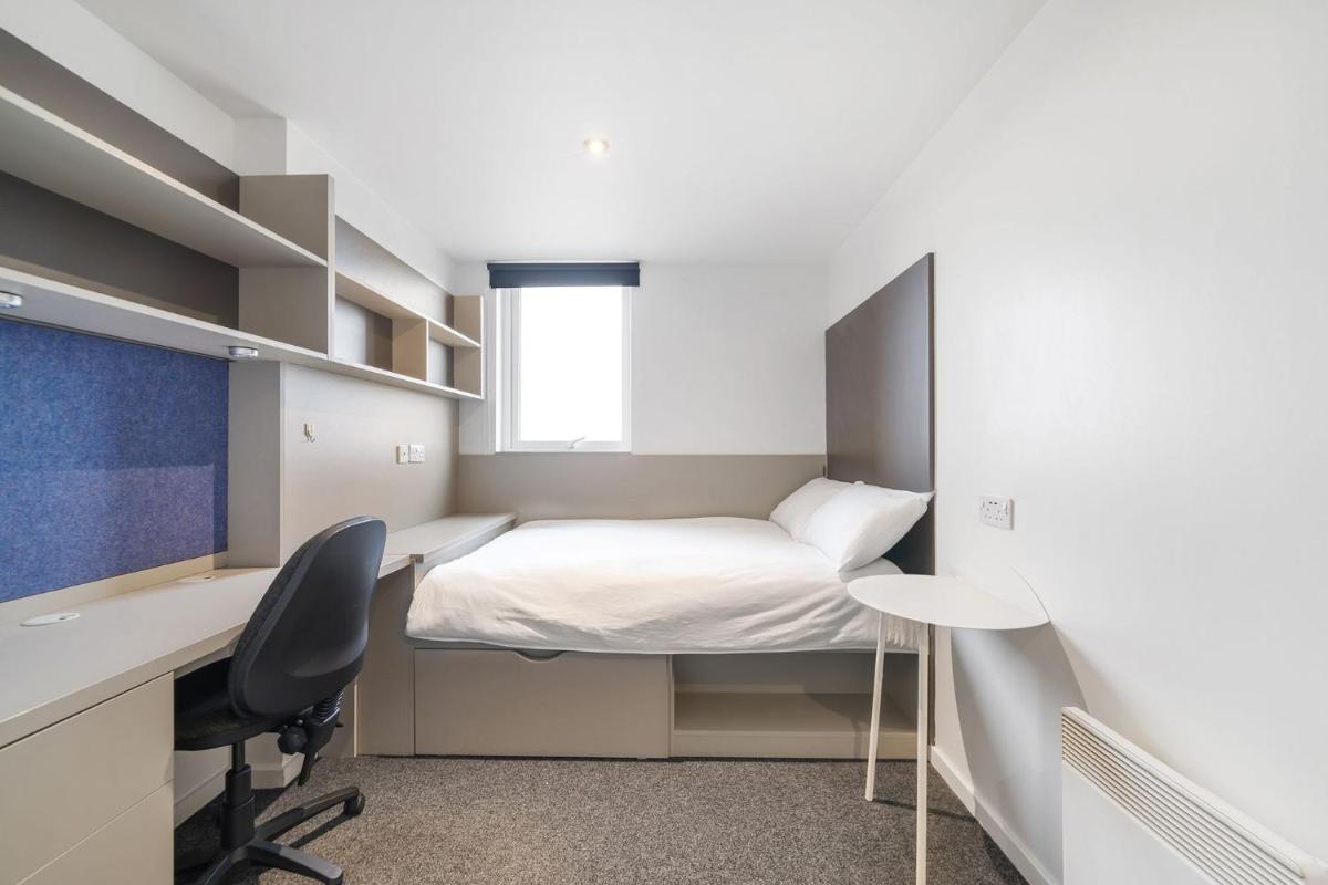 Private Bedrooms with Shared Kitchen and Living Area at Canvas City Point in Coventry - Housity