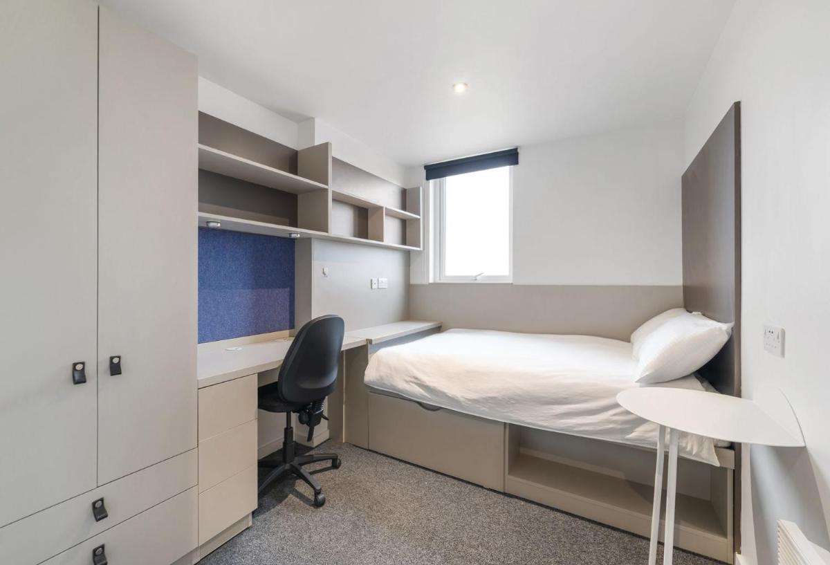 Private Bedrooms with Shared Kitchen and Living Area at Canvas City Point in Coventry - Housity