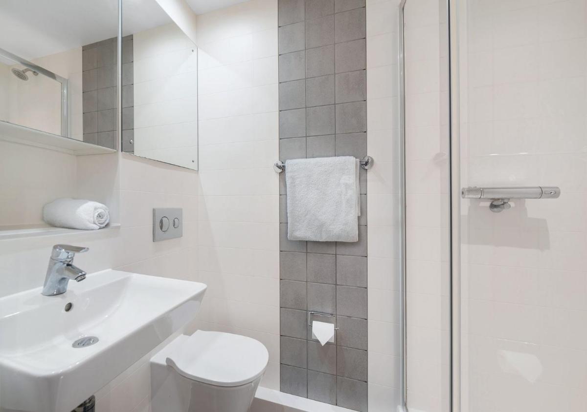Private Bedrooms with Shared Kitchen and Living Area at Canvas City Point in Coventry - Housity