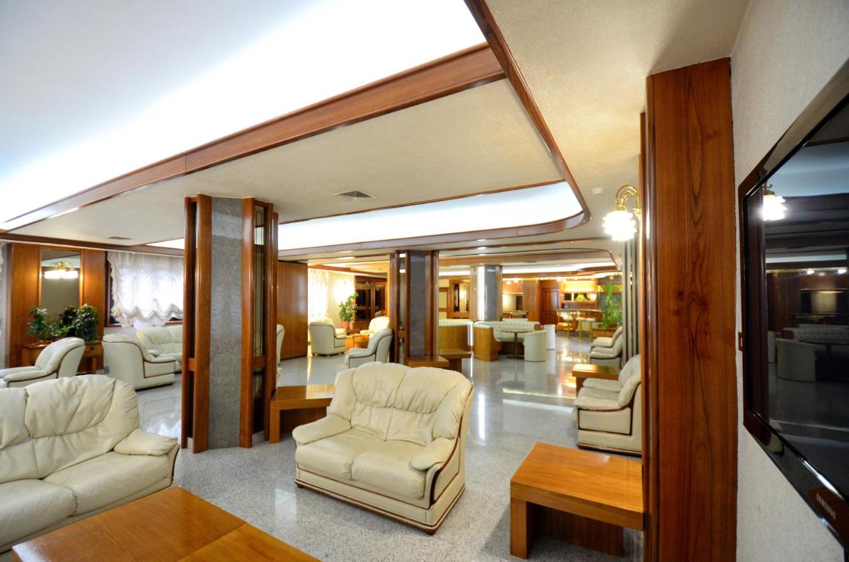 Grand Hotel delle Rocche - Housity