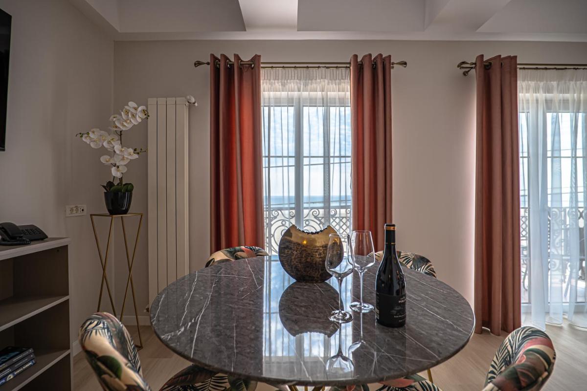 Hotel Ges - Housity
