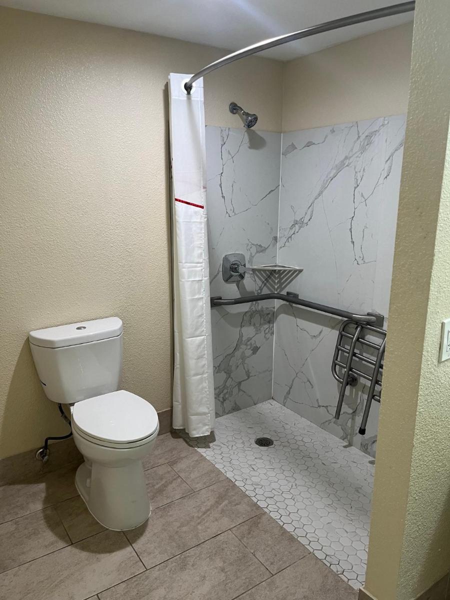 Red Roof Inn Haltom City - Housity