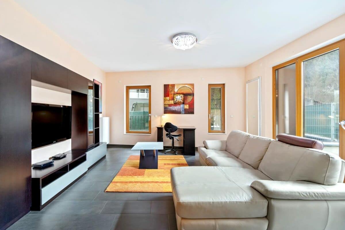 Stylish 2-Bed Gem, Nature & Comfort - Housity