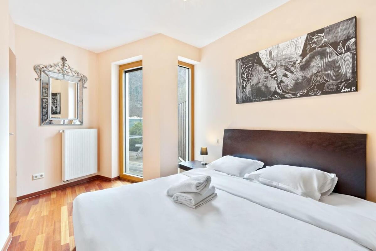 Stylish 2-Bed Gem, Nature & Comfort - Housity