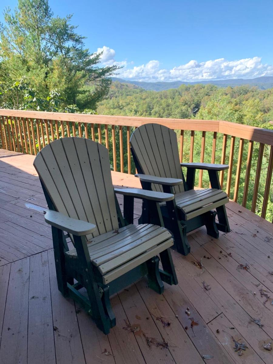 Horsin Around Tennessee - Housity